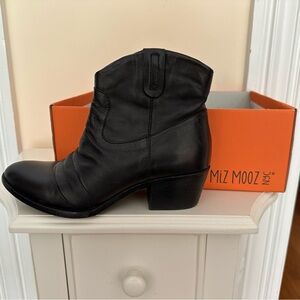 Miz Mooz NYC Sleek Black leather Ankle Booties sz 9